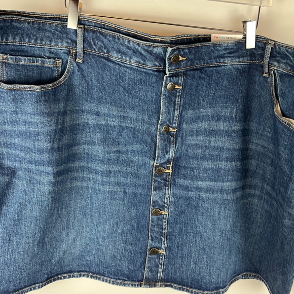 COPY - NWT: old navy High-Waisted Button-Front Mini Jean Skirt (28) $35 - Picture 5 of 14